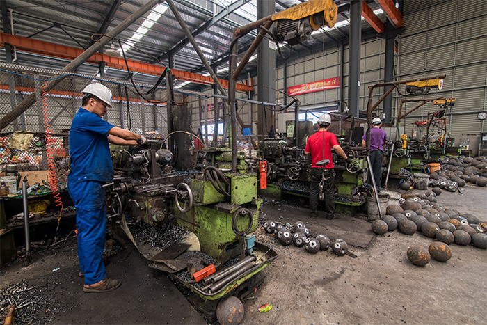 临海网架配件车间